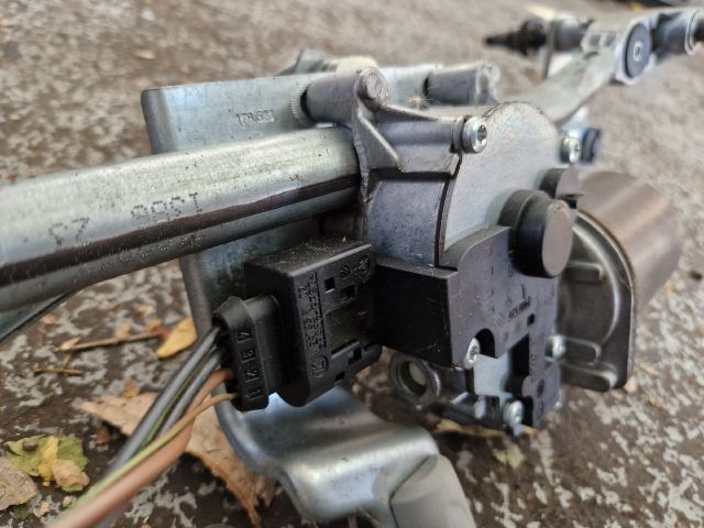 bontott BMW 1 Első Ablaktörlő Szerkezet Motorral