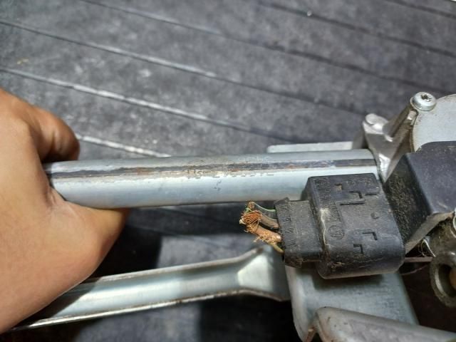 bontott BMW 1 Első Ablaktörlő Szerkezet