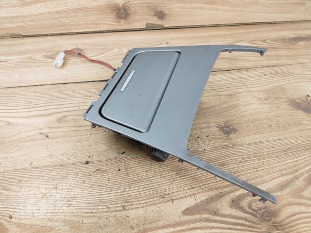 bontott BMW 1 Első Hamutartó