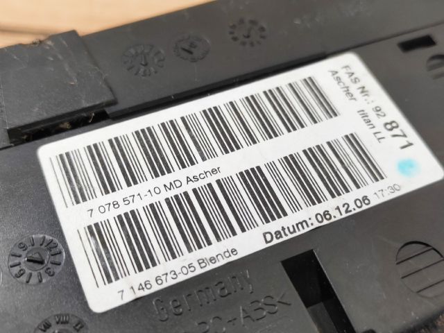 bontott BMW 1 Első Hamutartó