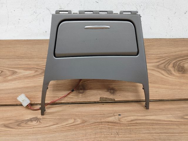 bontott BMW 1 Első Hamutartó