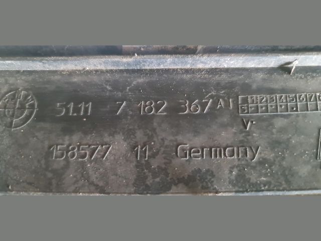 bontott BMW 1 Első Lökhárító Alsó Középső Díszrács