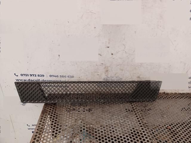 bontott BMW 1 Első Lökhárító Alsó Középső Díszrács