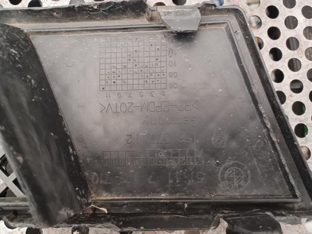 bontott BMW 1 Első Lökhárító Alsó Középső Díszrács