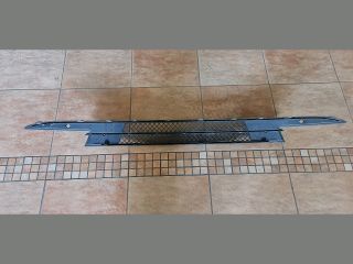 bontott BMW 1 Első Lökhárító Alsó Középső Díszrács