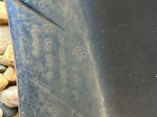 bontott BMW 1 Első Lökhárító (Részeivel)