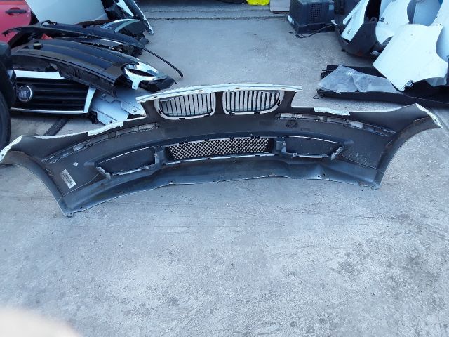 bontott BMW 1 Első Lökhárító (Részeivel)