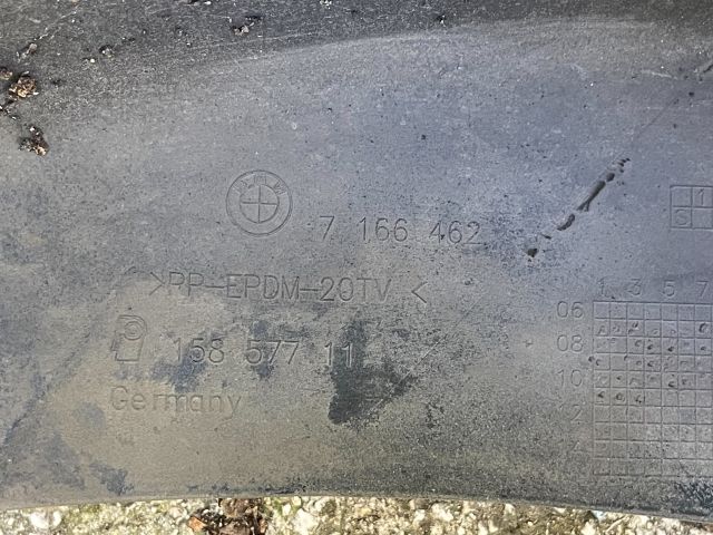 bontott BMW 1 Első Lökhárító (Részeivel)