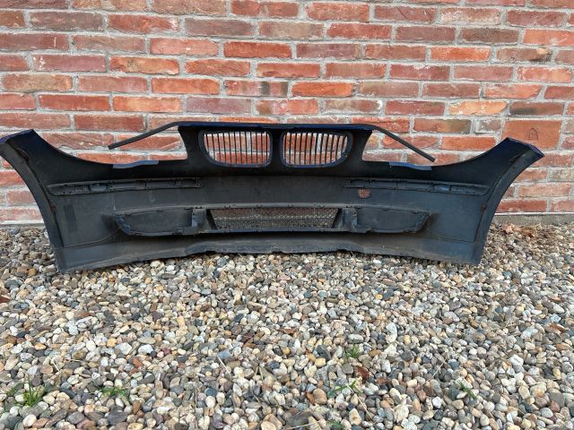 bontott BMW 1 Első Lökhárító (Részeivel)