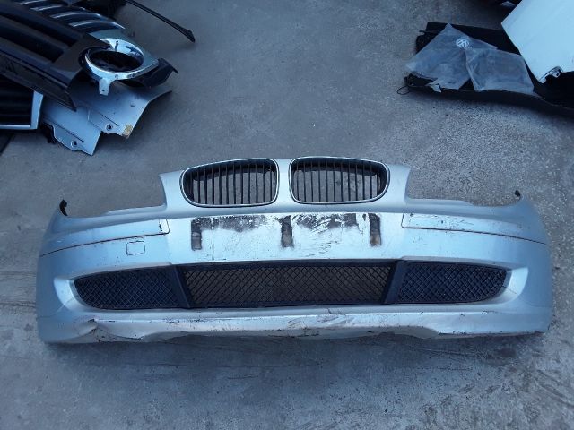 bontott BMW 1 Első Lökhárító (Részeivel)