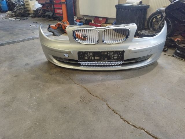 bontott BMW 1 Első Lökhárító (Részeivel)