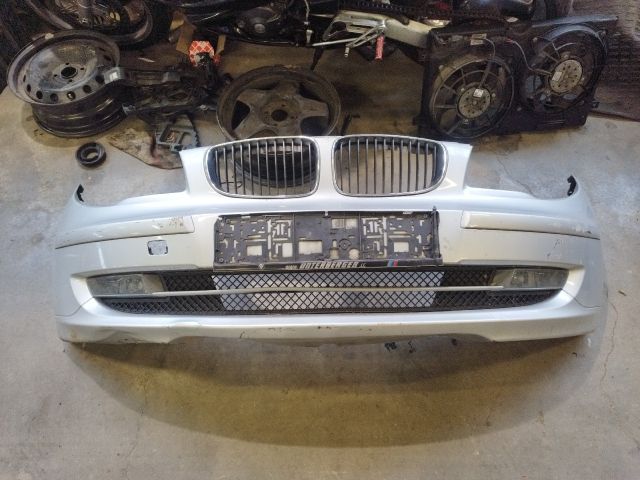 bontott BMW 1 Első Lökhárító (Részeivel)