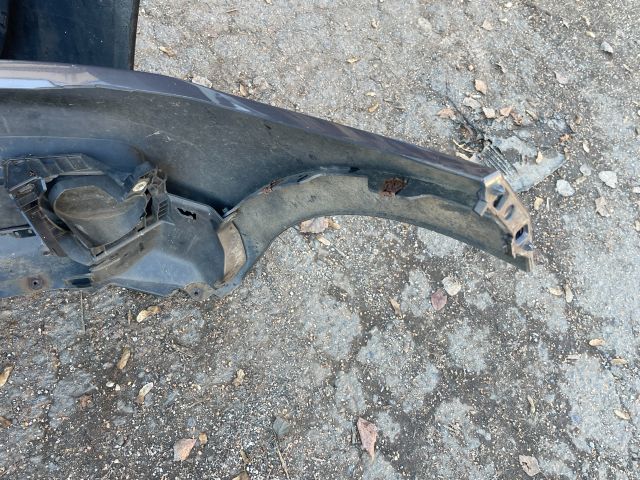 bontott BMW 1 Első Lökhárító (Részeivel)