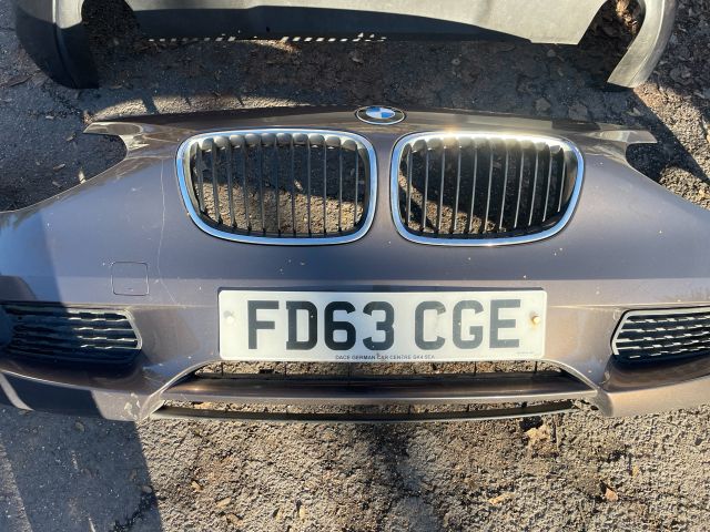 bontott BMW 1 Első Lökhárító (Részeivel)