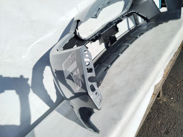 bontott BMW 1 Első Lökhárító (Üresen)