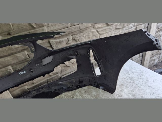 bontott BMW 1 Első Lökhárító (Üresen)