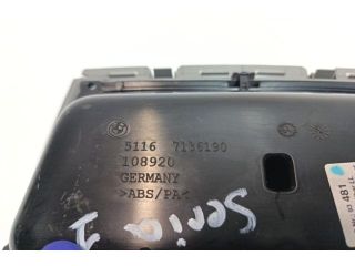 bontott BMW 1 Első Tároló Rekesz