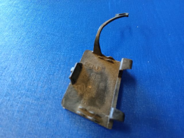 bontott BMW 1 Első Vonószem Burkolat