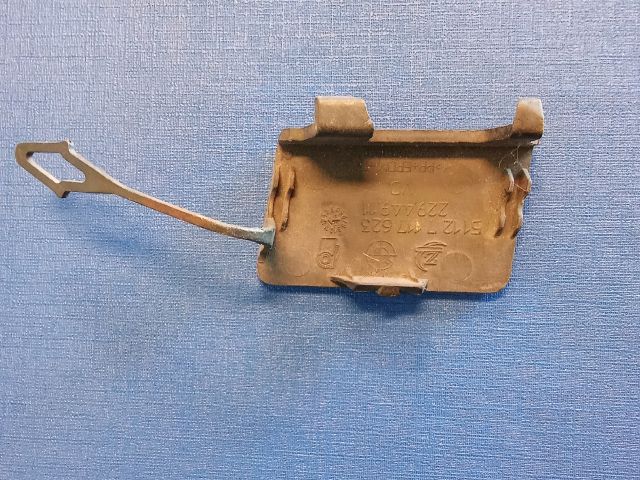 bontott BMW 1 Első Vonószem Burkolat