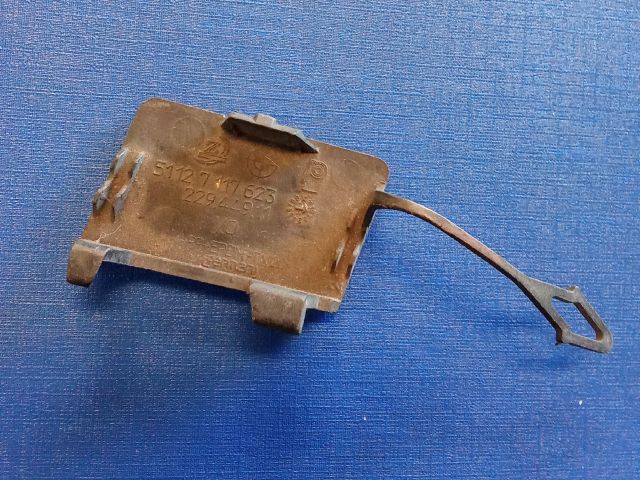 bontott BMW 1 Első Vonószem Burkolat