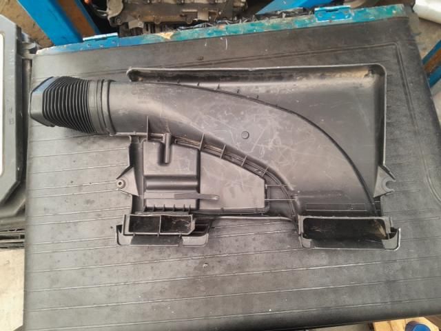 bontott BMW 1 Felső Hűtőburkolat