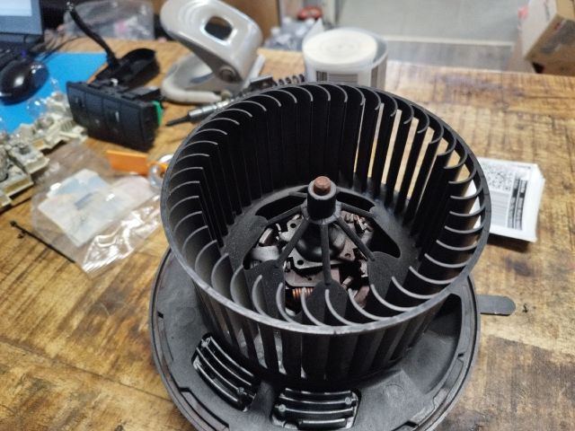 bontott BMW 1 Fűtőmotor (Klímás)