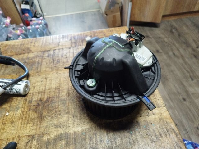 bontott BMW 1 Fűtőmotor (Klímás)