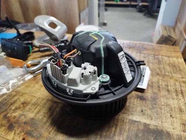 bontott BMW 1 Fűtőmotor (Klímás)