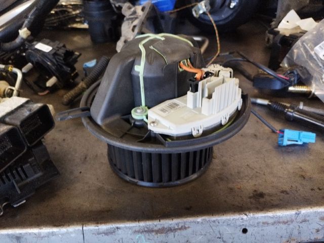 bontott BMW 1 Fűtőmotor (Klímás)