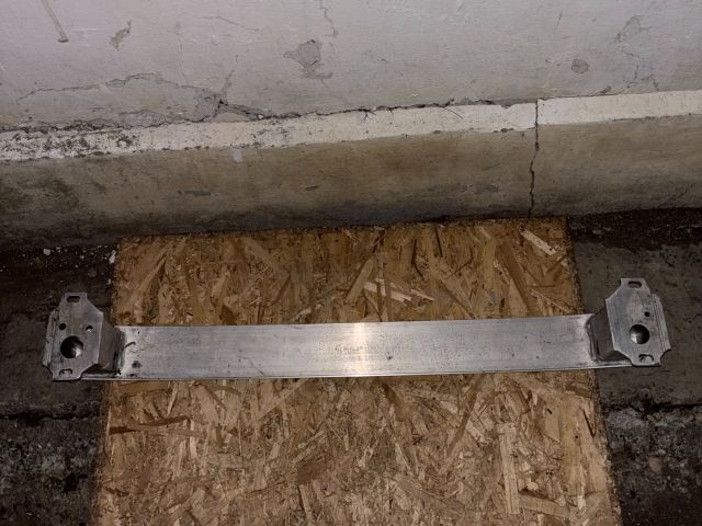 bontott BMW 1 Hátsó Lökhárító Merevítő (Fém)