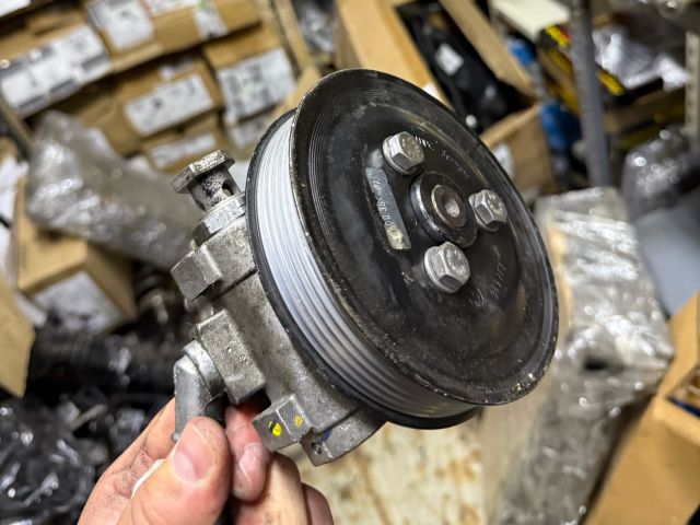 bontott BMW 1 Hidraulika Szivattyú