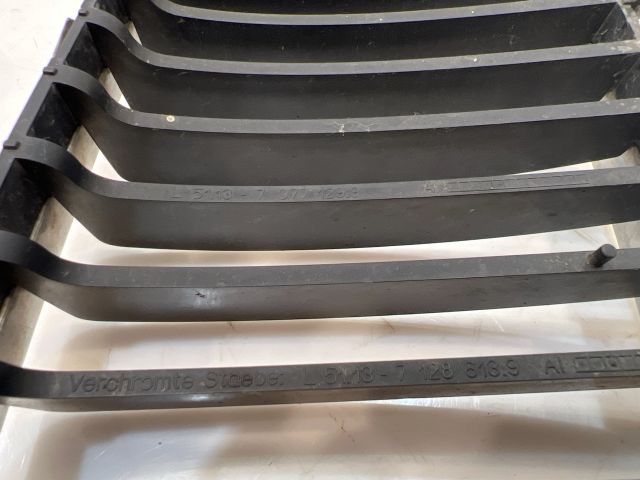 bontott BMW 1 Hűtőrács