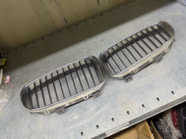 bontott BMW 1 Hűtőrács