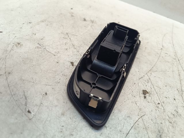 bontott BMW 1 Jobb első Ablakemelő Kapcsoló