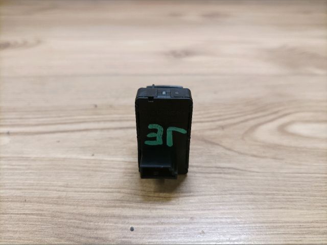 bontott BMW 1 Jobb első Ablakemelő Kapcsoló