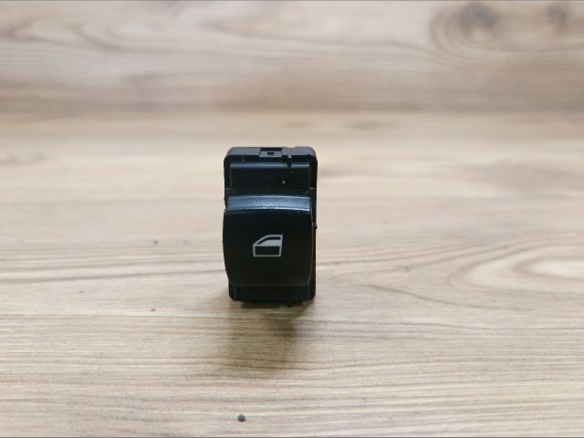 bontott BMW 1 Jobb első Ablakemelő Kapcsoló