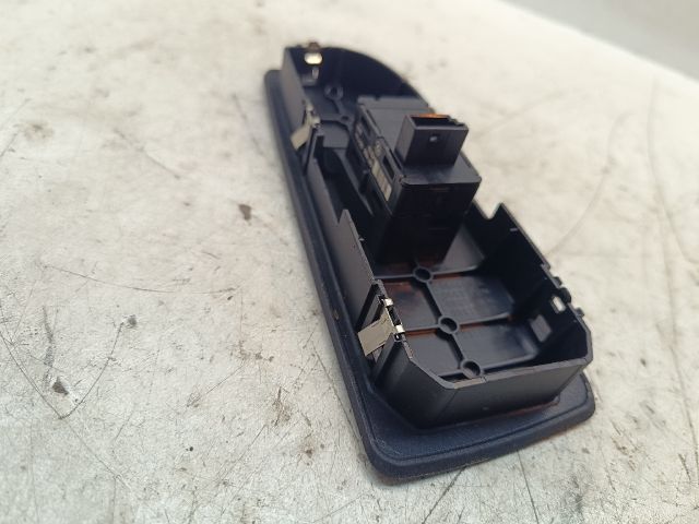 bontott BMW 1 Jobb első Ablakemelő Kapcsoló