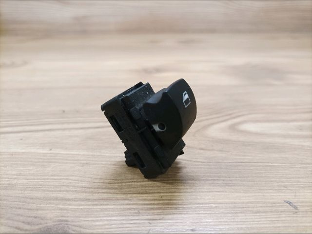 bontott BMW 1 Jobb első Ablakemelő Kapcsoló