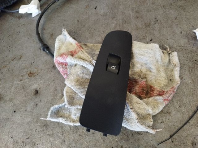 bontott BMW 1 Jobb első Ablakemelő Kapcsoló