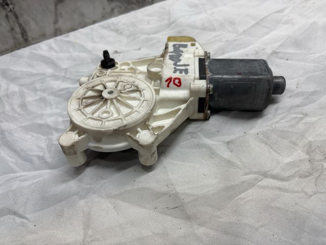 bontott BMW 1 Jobb első Ablakemelő Motor