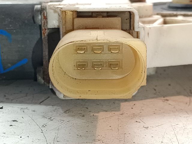 bontott BMW 1 Jobb első Ablakemelő Motor