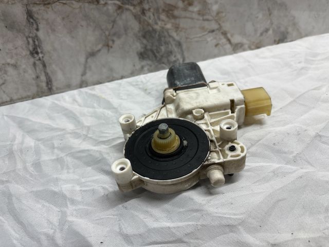 bontott BMW 1 Jobb első Ablakemelő Motor