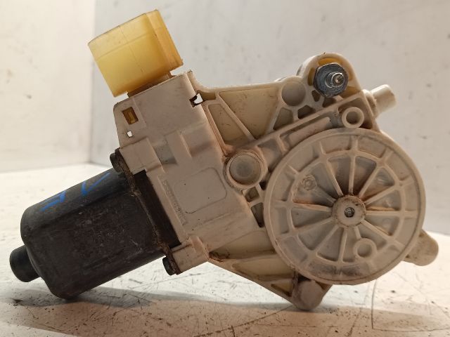 bontott BMW 1 Jobb első Ablakemelő Motor