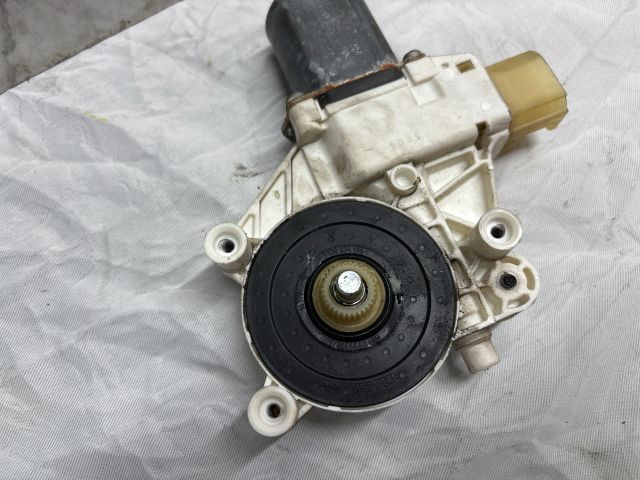 bontott BMW 1 Jobb első Ablakemelő Motor