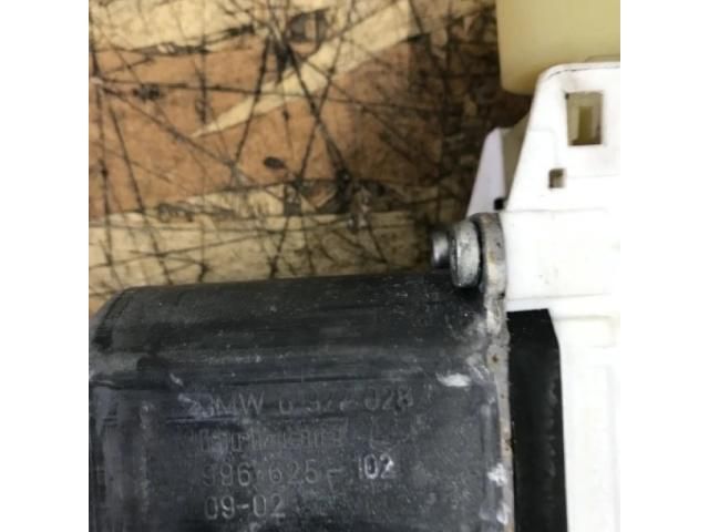 bontott BMW 1 Jobb első Ablakemelő Motor