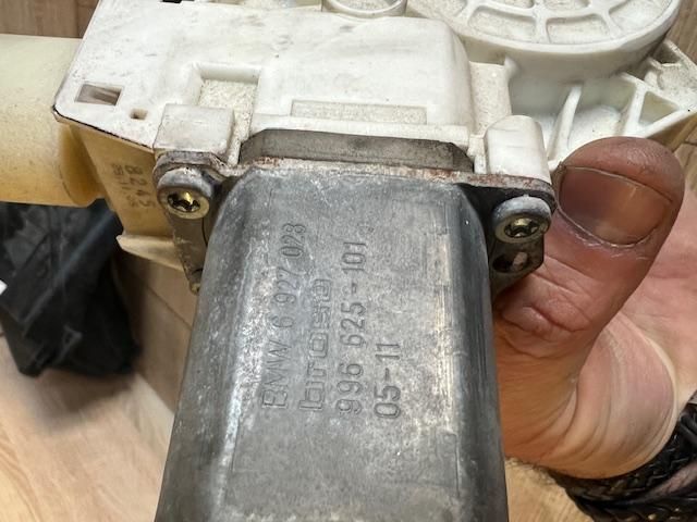 bontott BMW 1 Jobb első Ablakemelő Motor