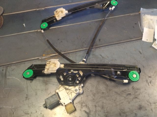 bontott BMW 1 Jobb első Ablakemelő Szerkezet (Elektromos)