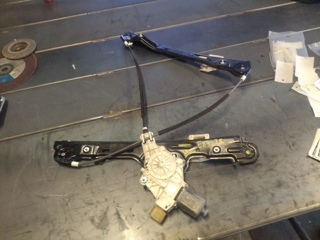 bontott BMW 1 Jobb első Ablakemelő Szerkezet (Elektromos)