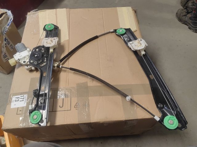 bontott BMW 1 Jobb első Ablakemelő Szerkezet (Elektromos)