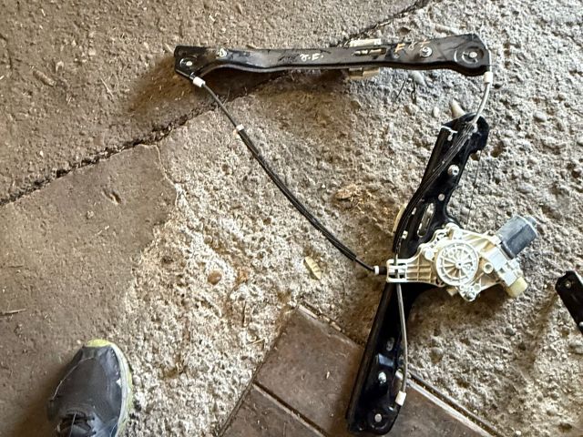 bontott BMW 1 Jobb első Ablakemelő Szerkezet (Elektromos)